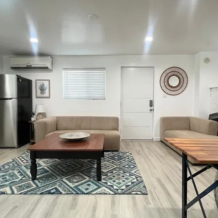 Two Bedrooms Back House In Los Angeles